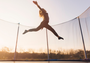 Blog Buitenkado - Trampoline kopen? Zo kies je de perfecte trampoline voor in jouw tuin!