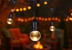 Zo maak je je tuin gezellig met LED-prikkabels